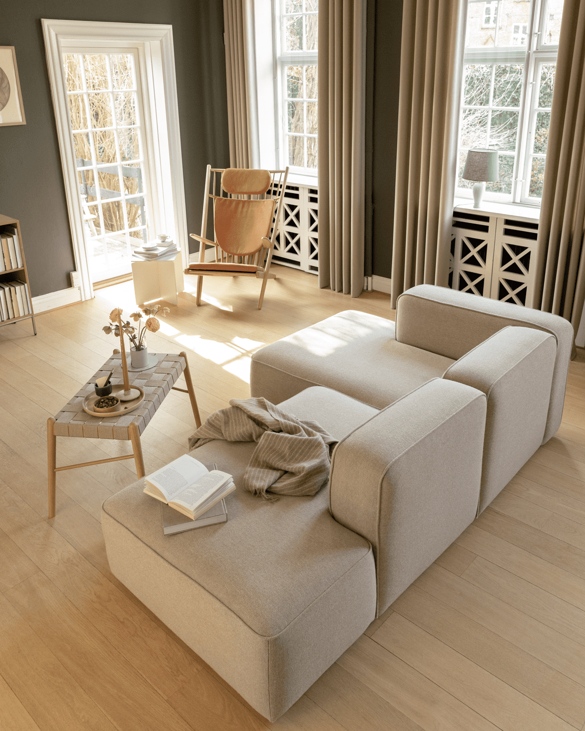 Beige sofa med sjeselong