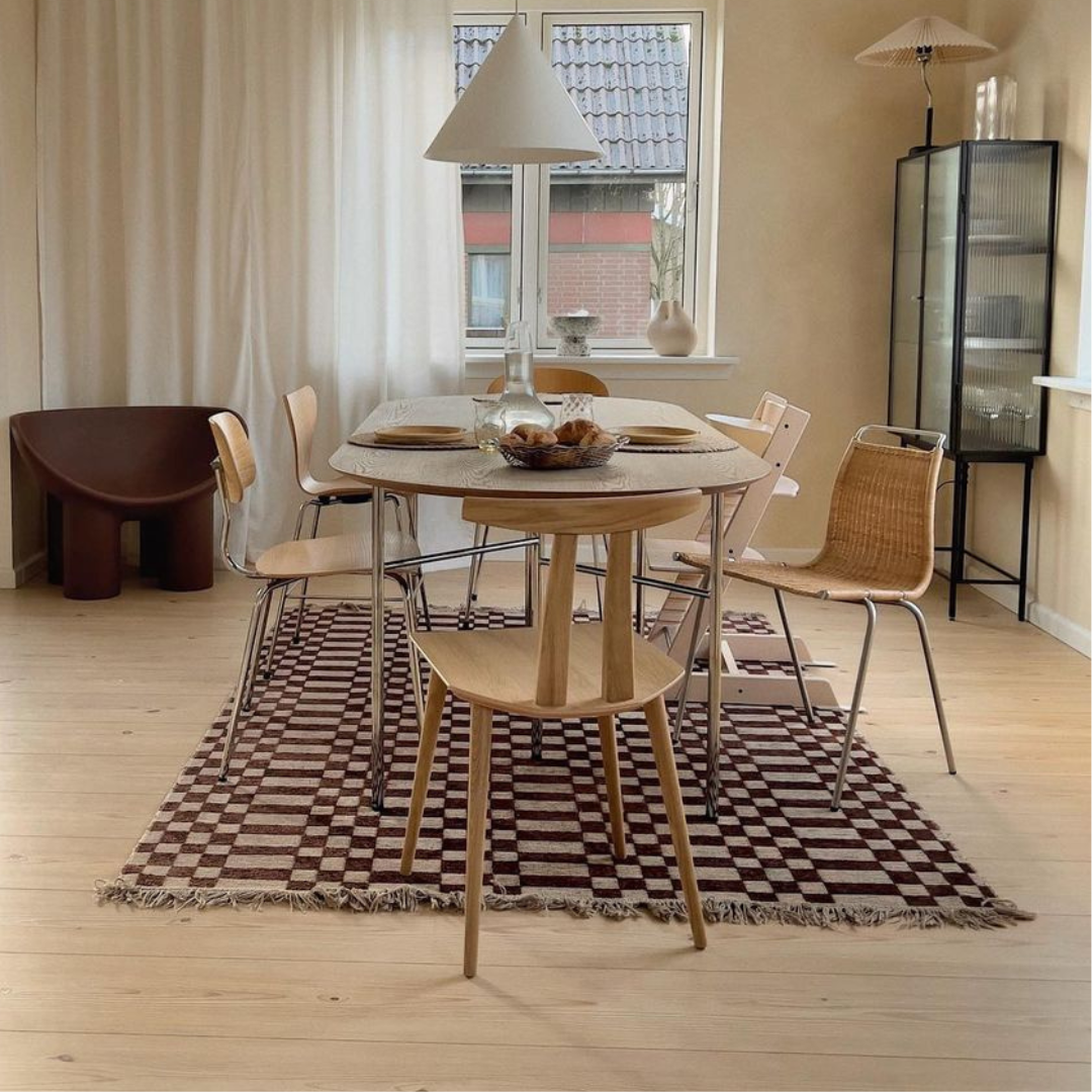 J111 - Spisestuestol