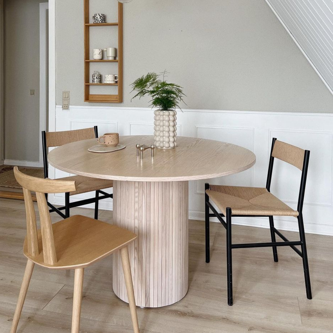 J111 - Spisestuestol