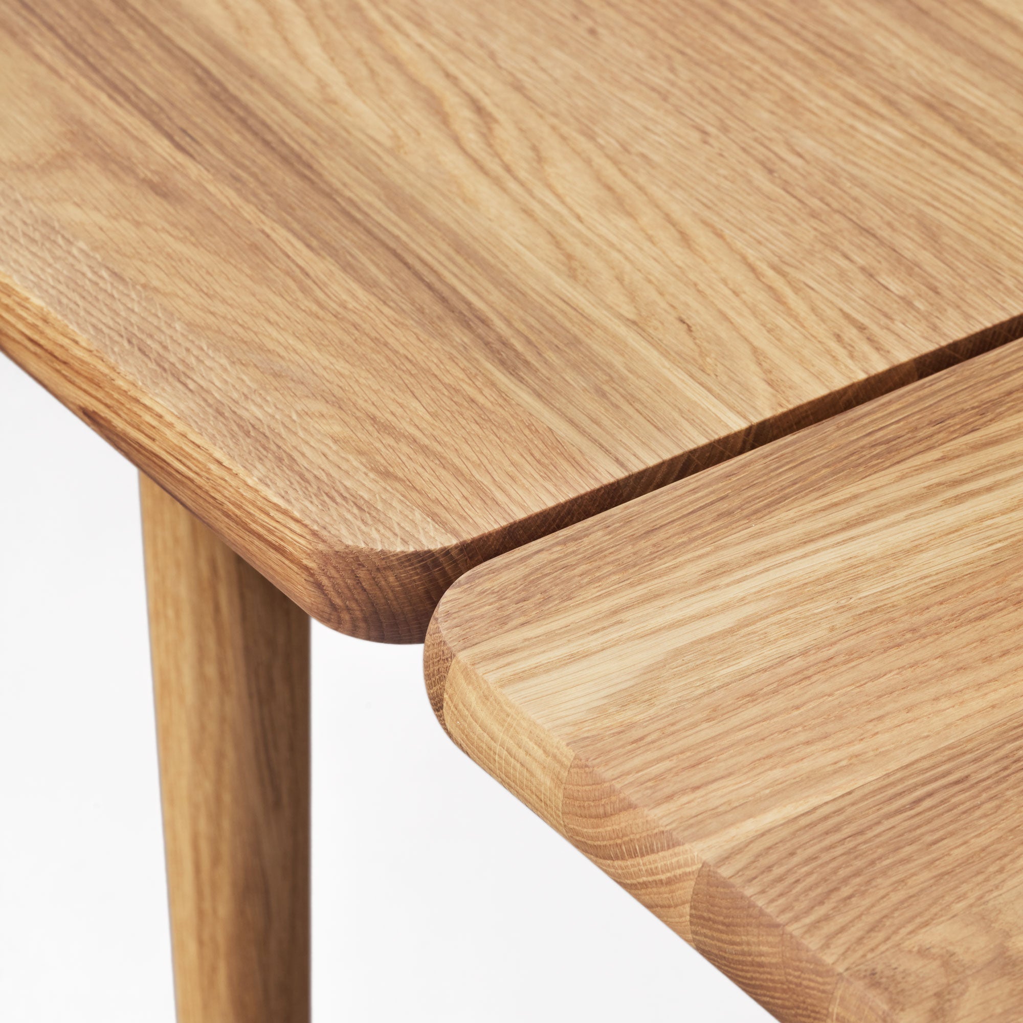 round dining table, oak natural oil, additional plates